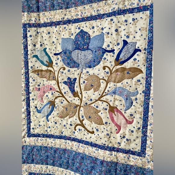 Vintage Hand stitched Quilt 92” x 94” Queen with matching Pillow Shams - Picture 7 of 9